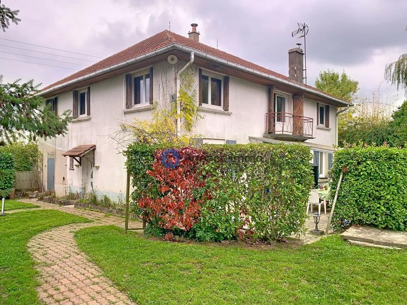Maison - 225 m² - 8 pièces