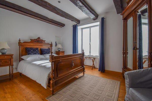 Maison - 256 m² - 11 pièces