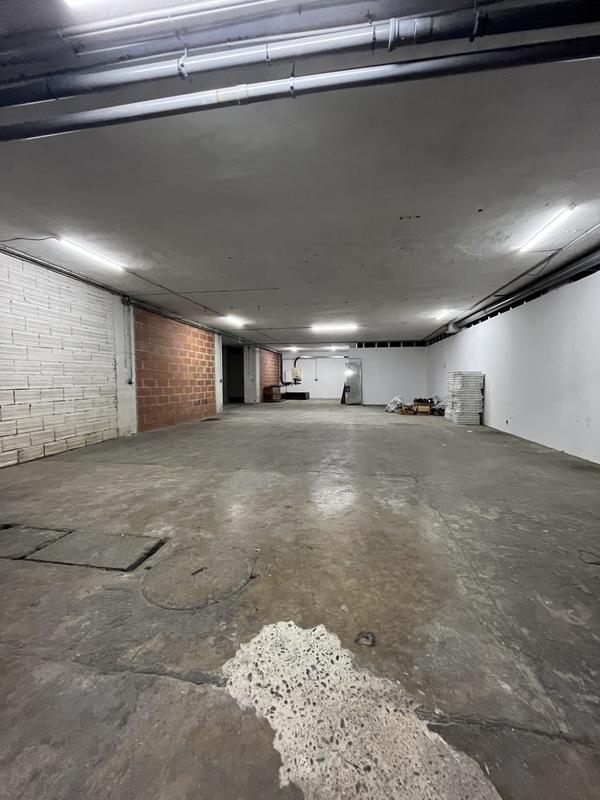 Local d'activités - 330 m² - 1 pièce