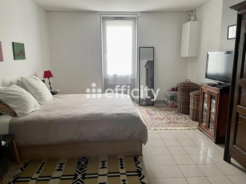 Maison - 210 m² - 9 pièces