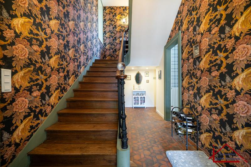 Maison - 290 m² - 8 pièces