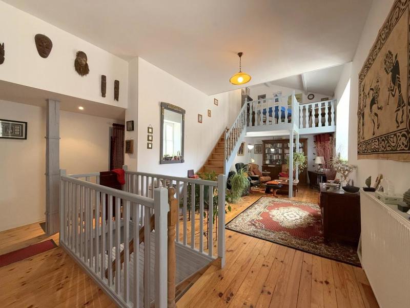 Maison - 300 m² - 7 pièces