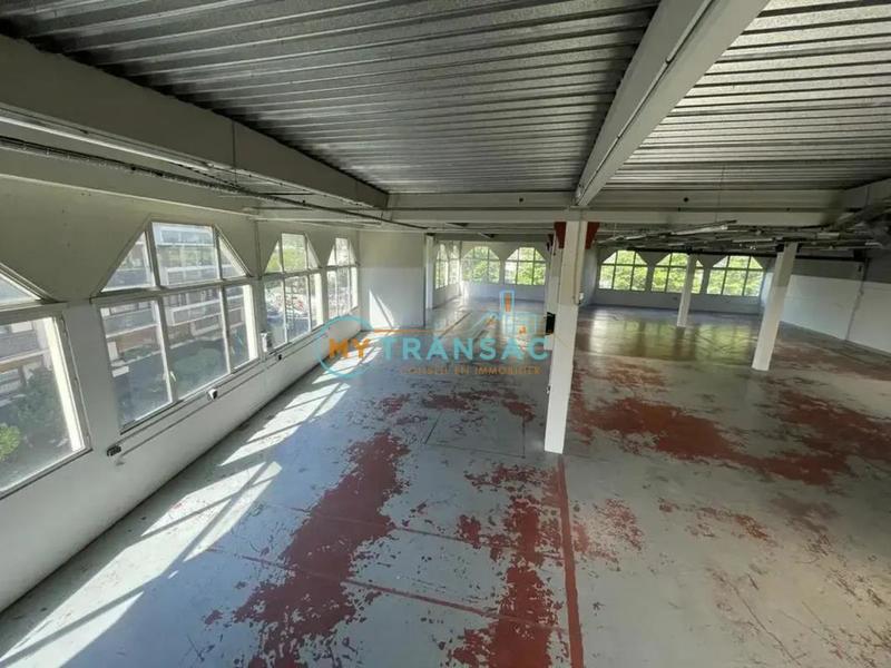 Local d'activité / Entrepôt - 854 m²