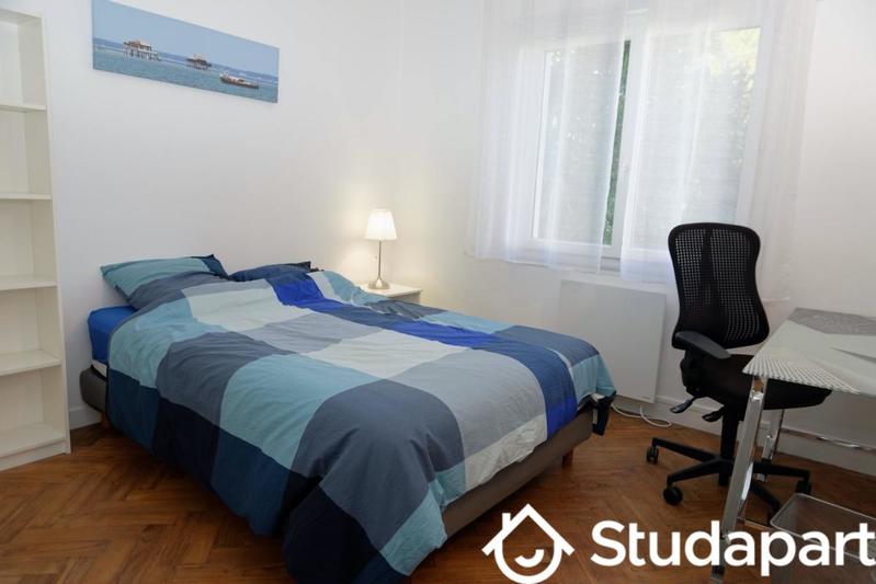 Chambre - 13 m² - 1 pièce