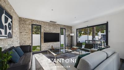 Maison - 200 m² - 9 pièces