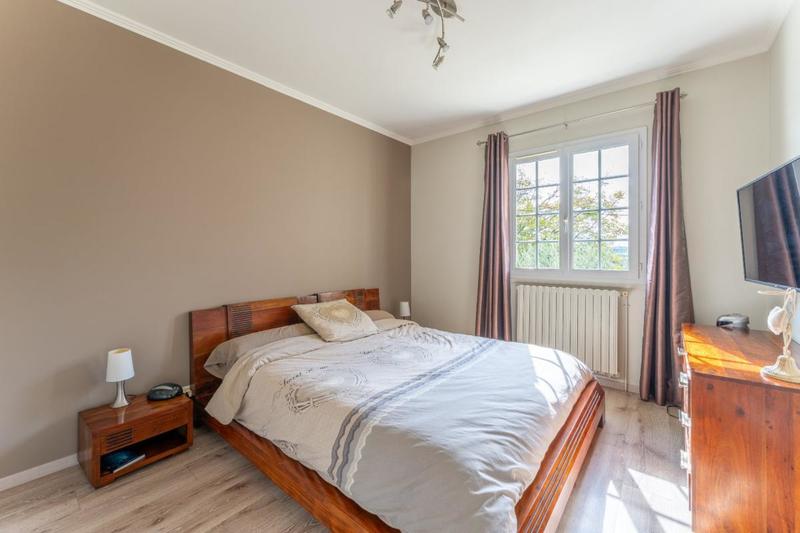 Maison - 181 m² - 7 pièces