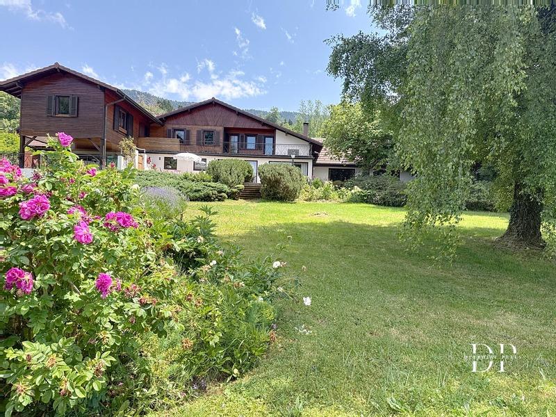 Maison - 259 m² - 5 pièces