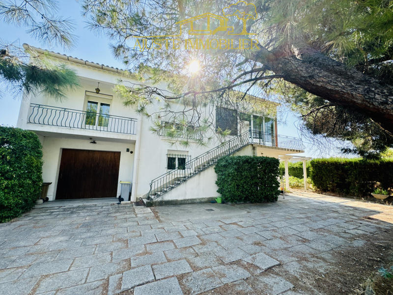 Maison - 220 m² - 7 pièces