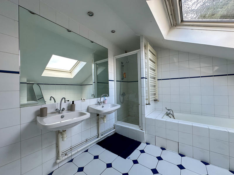 Maison - 317 m² - 10 pièces