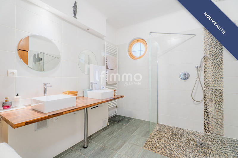 Maison - 225 m² - 7 pièces