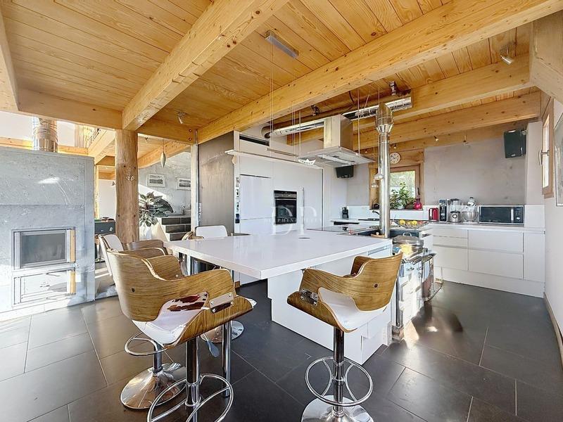 Maison - 300 m² - 6 pièces