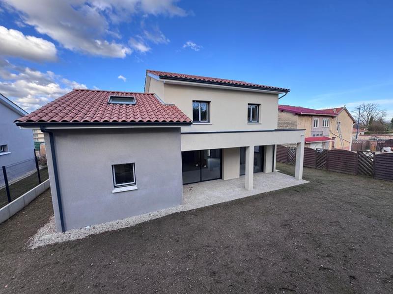 Maison - 140 m² - 5 pièces