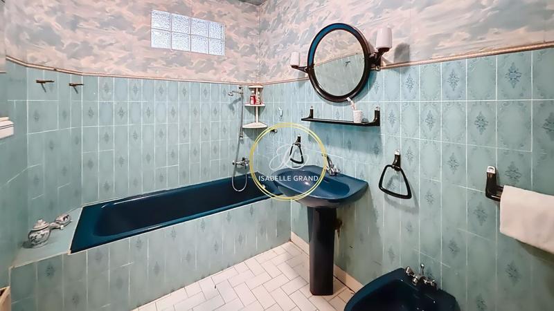 Pavillon - 210 m² - 7 pièces