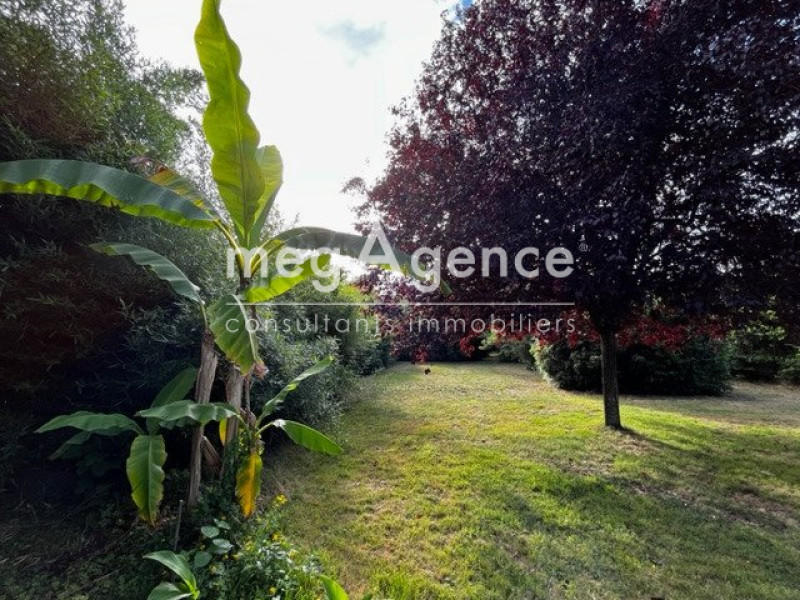Terrain constructible - 1 225 m²