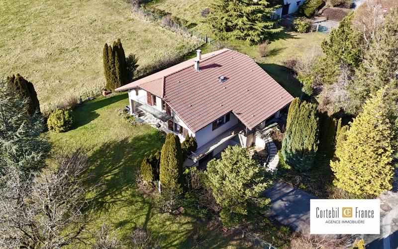 Maison traditionnelle - 320 m² - 5 pièces