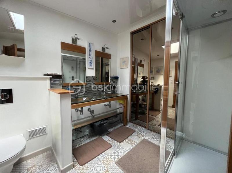 Maison - 280 m² - 15 pièces