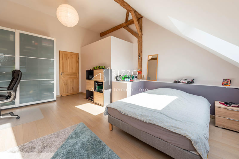 Maison - 202 m² - 8 pièces