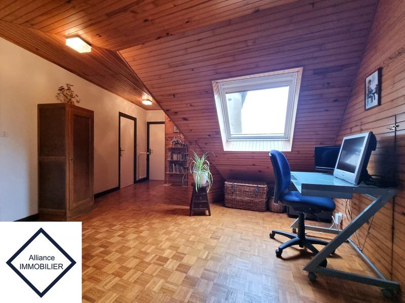 Maison - 196 m² - 7 pièces