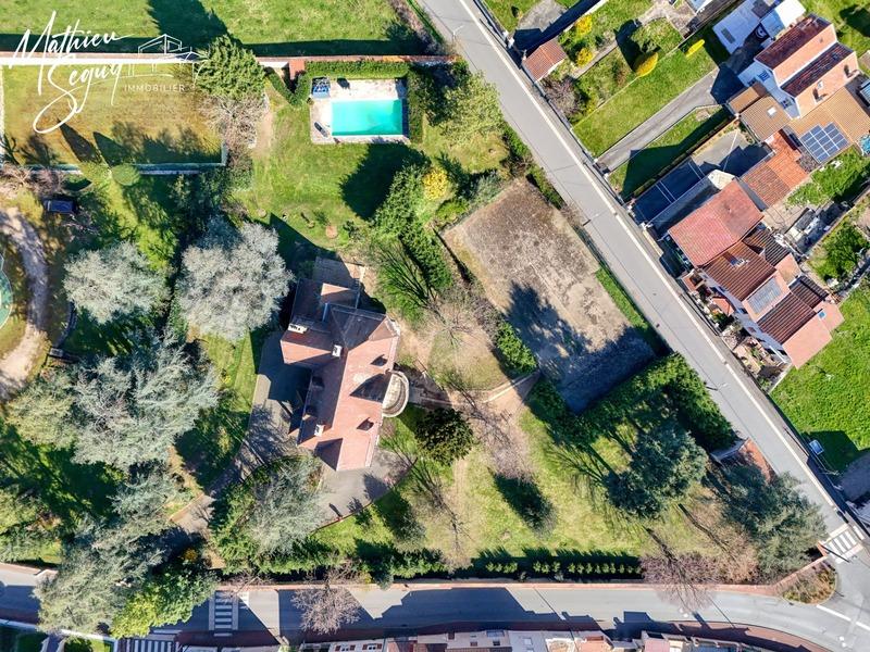 Propriété - 525 m² - 13 pièces