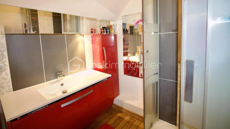 Maison - 98 m² - 6 pièces