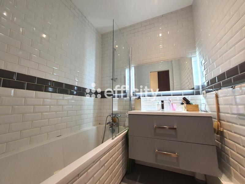 Appartement - 80 m² - 5 pièces