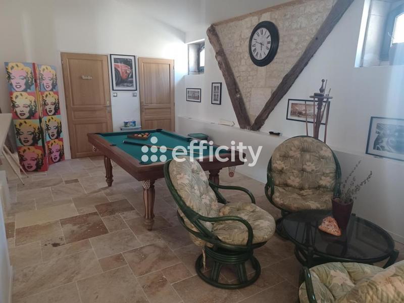 Maison - 470 m² - 10 pièces