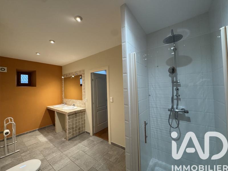 Maison - 896 m² - 27 pièces