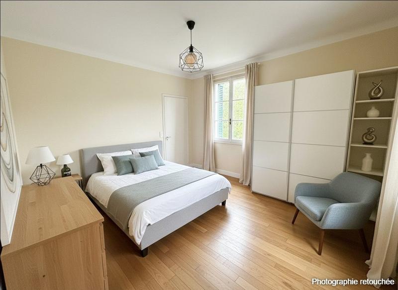 Maison traditionnelle - 210 m² - 7 pièces