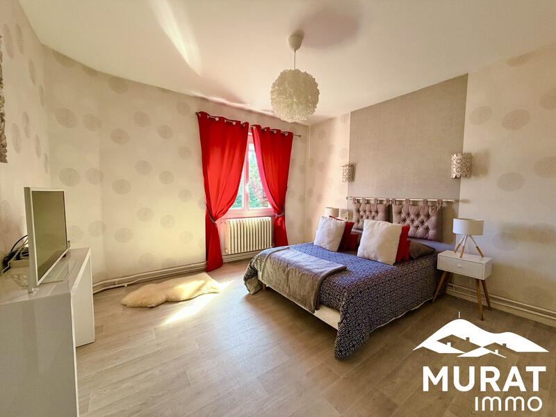 Maison - 200 m² - 7 pièces