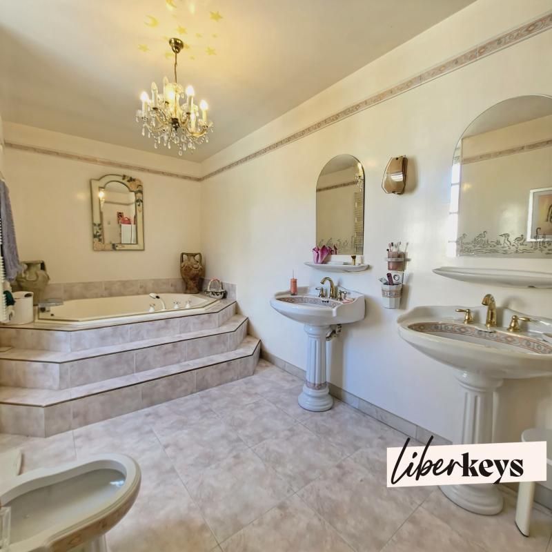 Maison bourgeoise - 450 m² - 14 pièces