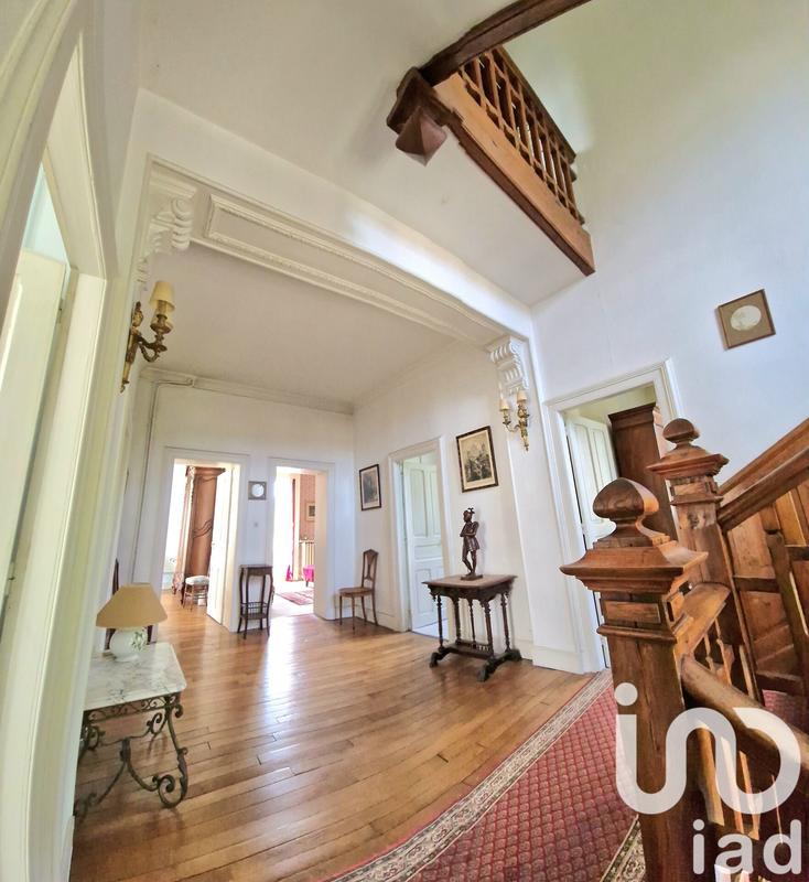 Maison - 270 m² - 16 pièces