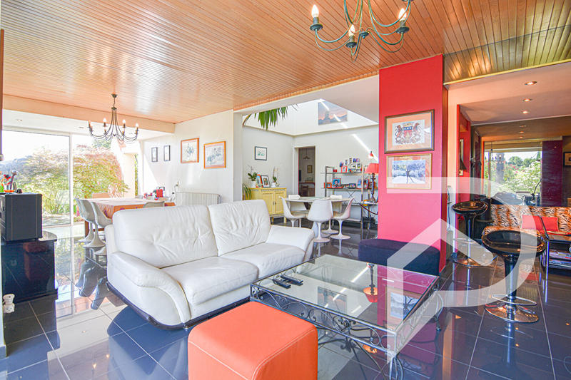 Maison - 242 m² - 6 pièces