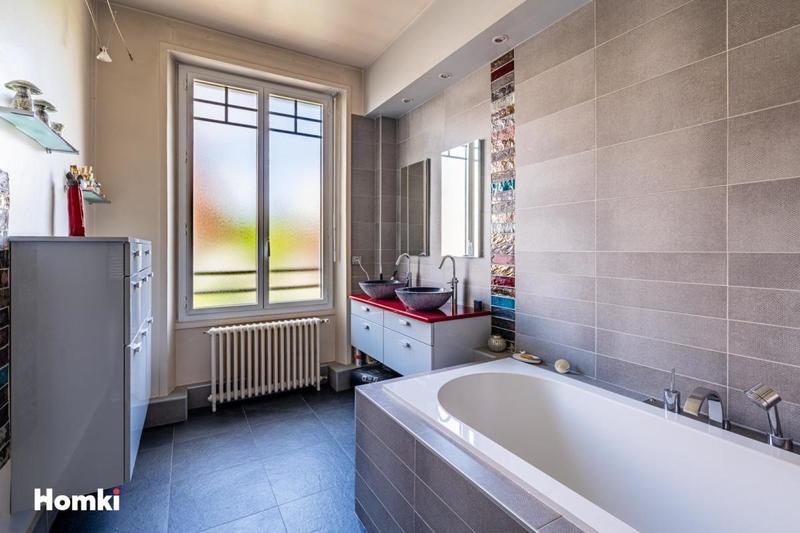 Maison - 252 m² - 11 pièces