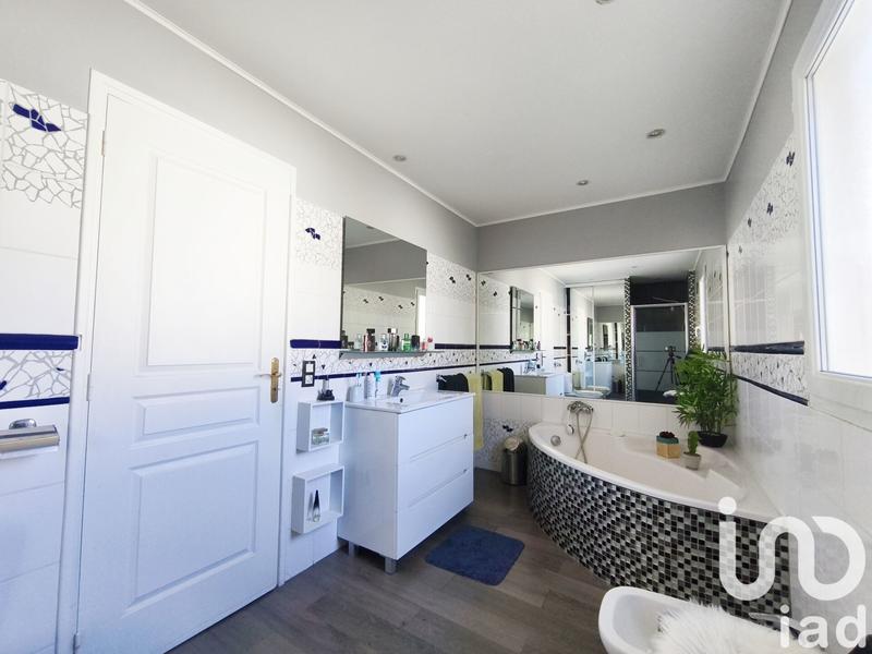 Maison - 225 m² - 8 pièces