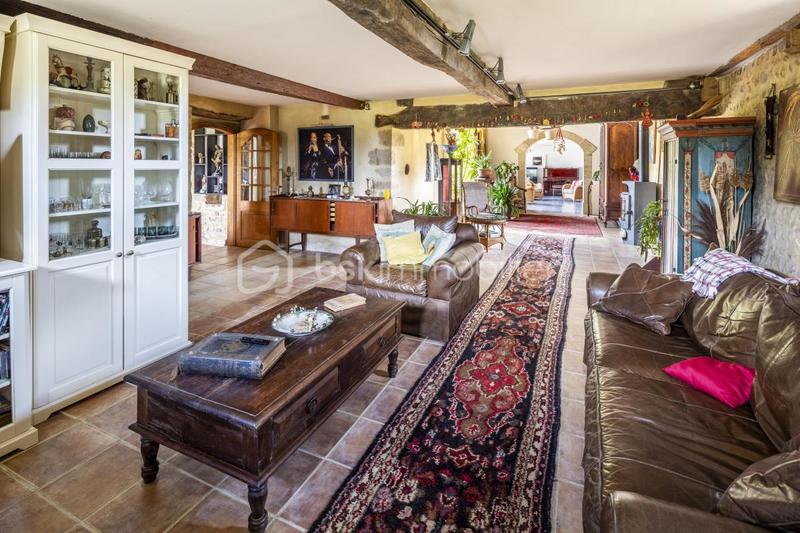 Maison - 400 m² - 12 pièces