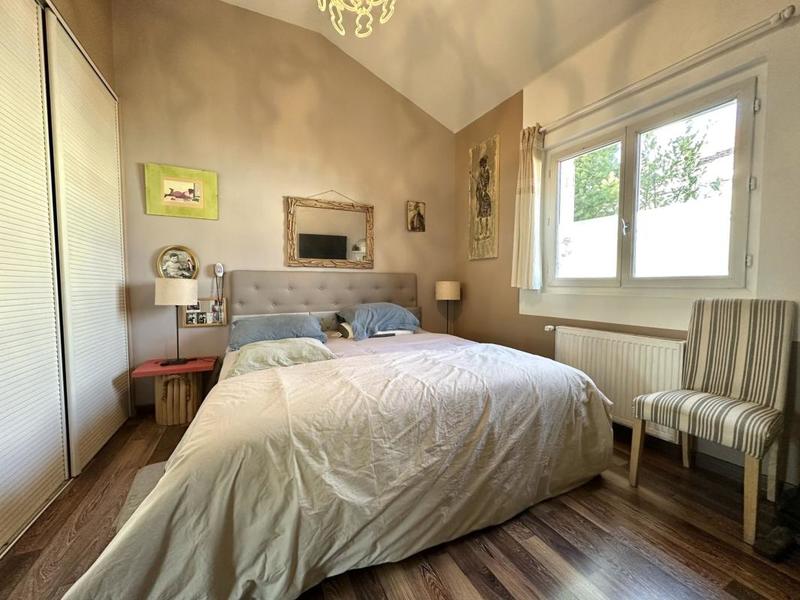 Pavillon - 220 m² - 7 pièces