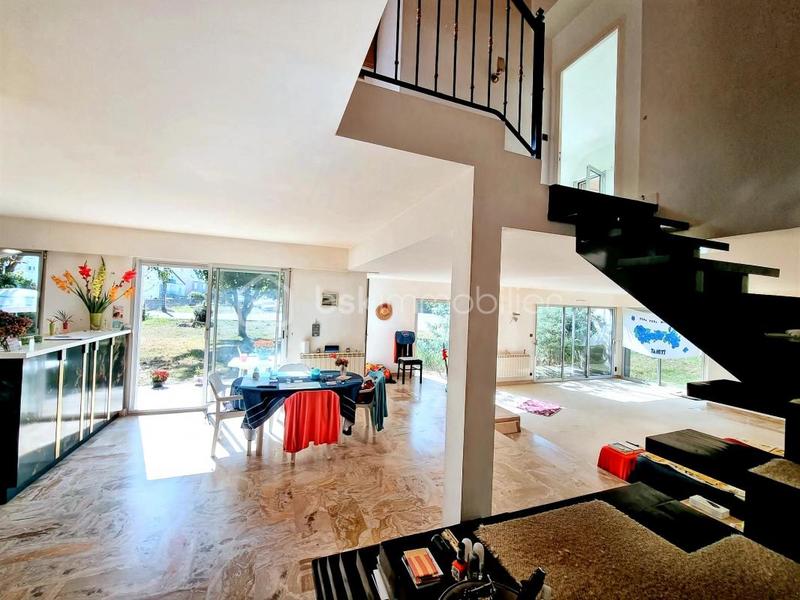 Maison d'architecte - 207 m² - 6 pièces