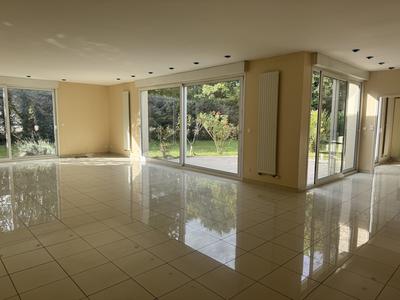 Maison - 260 m² - 7 pièces