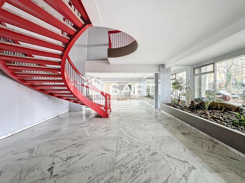 Local commercial - 450 m² - 12 pièces