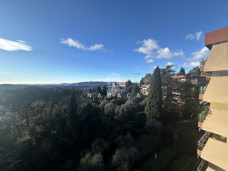 Appartement - 99 m² - 4 pièces