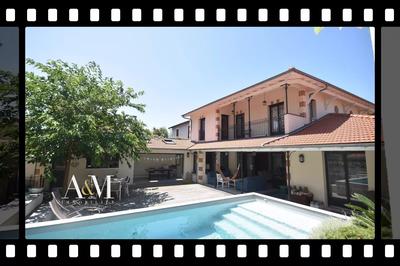 Villa - 240 m² - 10 pièces