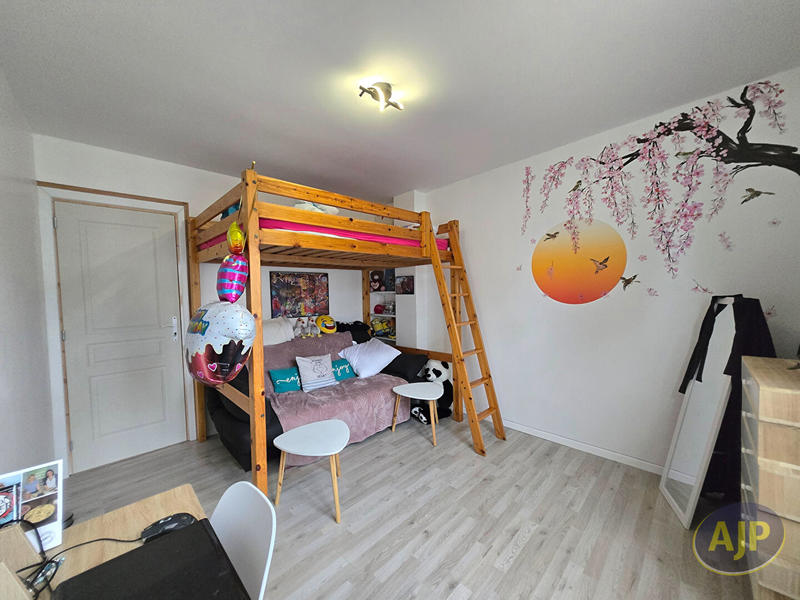 Maison - 95 m² - 5 pièces