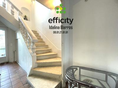 Maison - 275 m² - 10 pièces