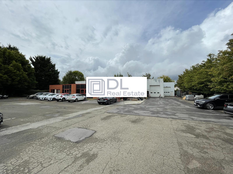 Entrepôt - 1 850 m²