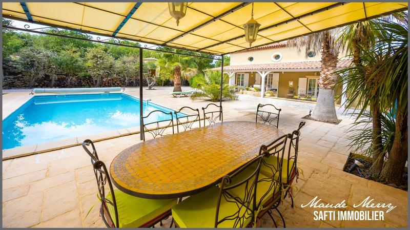 Maison - 230 m² - 6 pièces