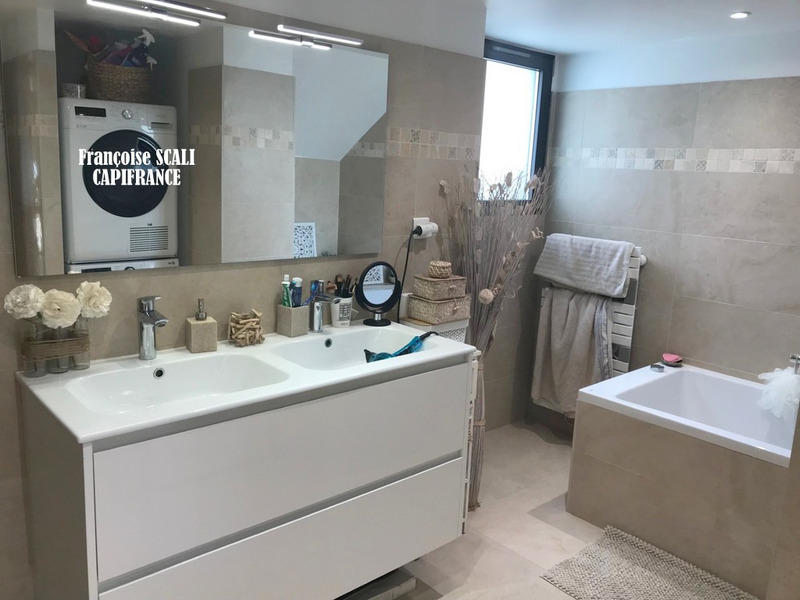 Maison - 238 m² - 7 pièces