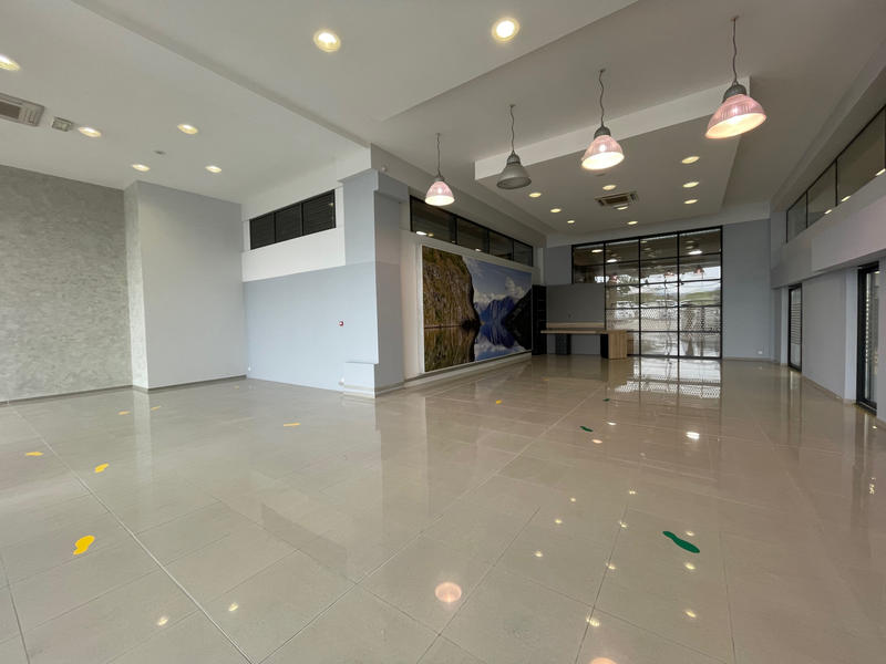 Local commercial - 1 150 m²