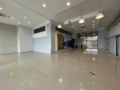 Local commercial - 1 150 m²