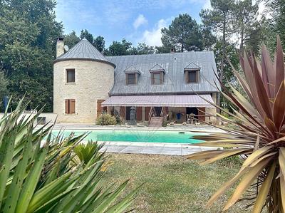 Demeure - 221 m² - 7 pièces