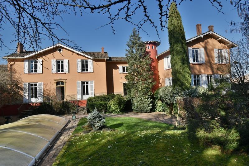 Propriété - 435 m² - 10 pièces